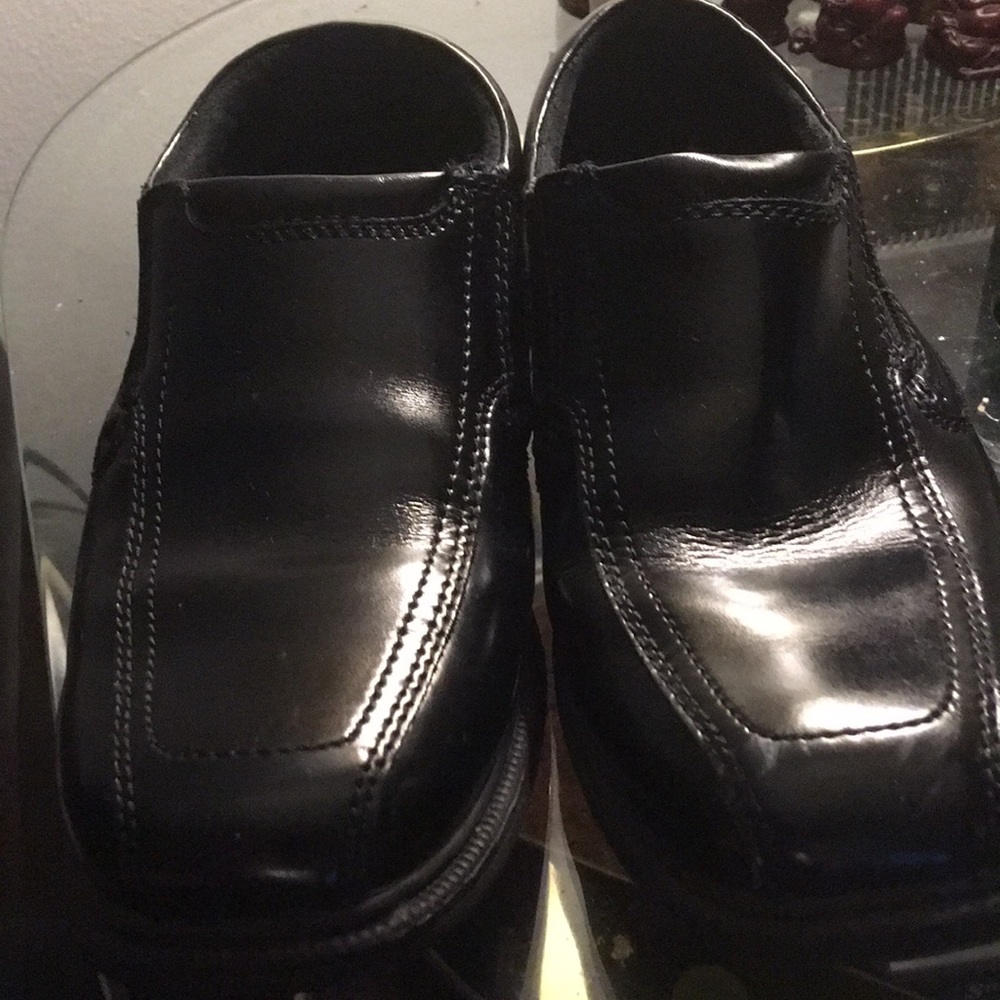 More Nunn Bush Black Dress shoes 7.5